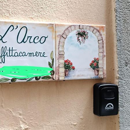 Affittacamere L'Arco Volastra Bagian luar foto
